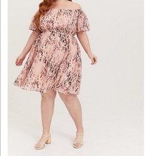 TORRID Size 00 Peach/Pink Animal print dress