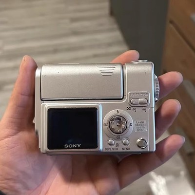 Sony Cyber-shot DSC-F77 Digital Camera 4.0MP Compact Built-in