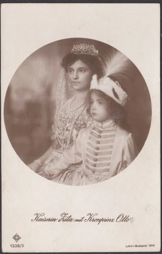 31257 AK Portrait kuk Kaiserin Zita mit Kronprinz Otto in Husaren Uniform