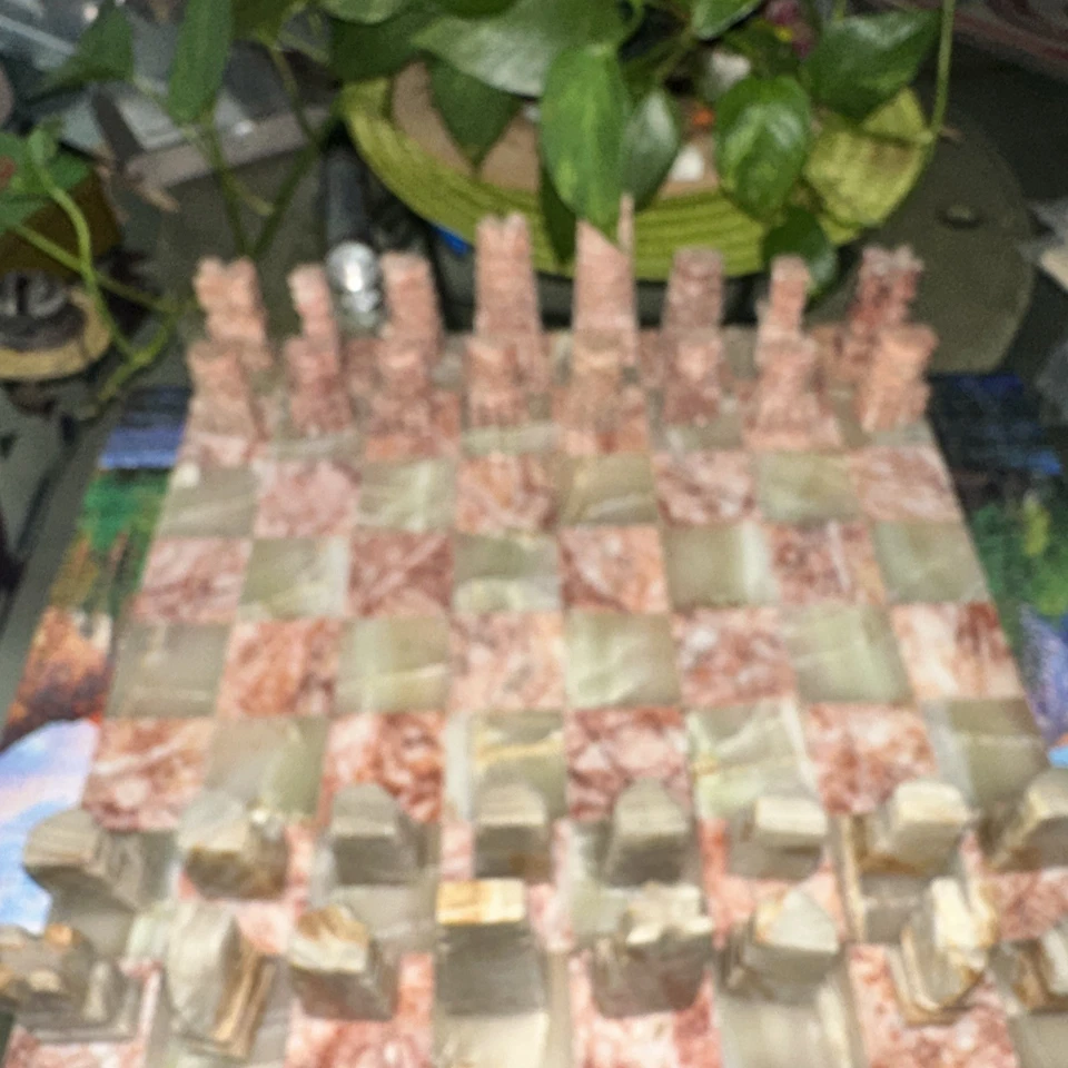 JUEGO DE AJEDREZ PIEDRA TALLADA A MANO VINTAGE - ESTILO MÁRMOL ÓNIX BEIGE Y ROSA 32 PIEZAS Foto 2 de 4