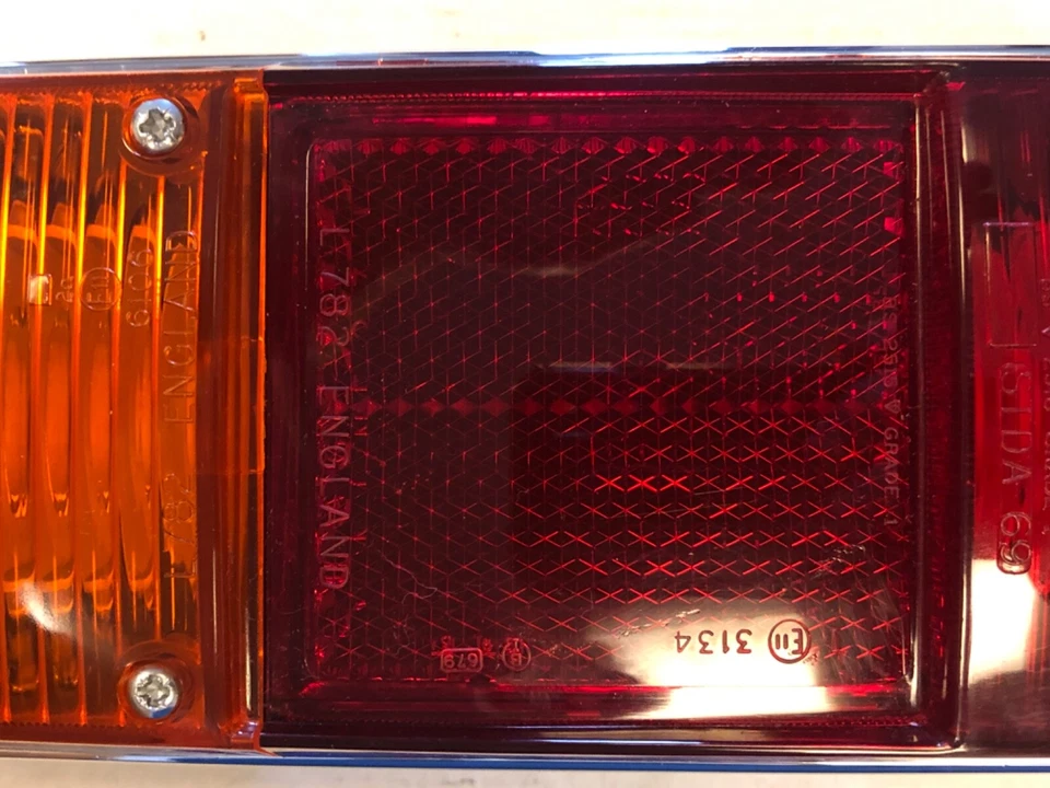 ASTON MARTIN DB6 DBS V8 VANTAGE VOLANTE — LUCAS L782 LH LÁMPARA TRASERA — LUZ TRASERA Foto 3 de 4