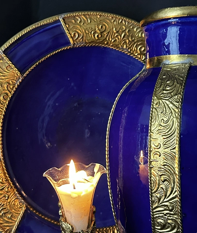 Plato y florero marroquí de cerámica/arcilla esmaltada a mano martillado con adornos de latón - un juego Foto 3 de 4