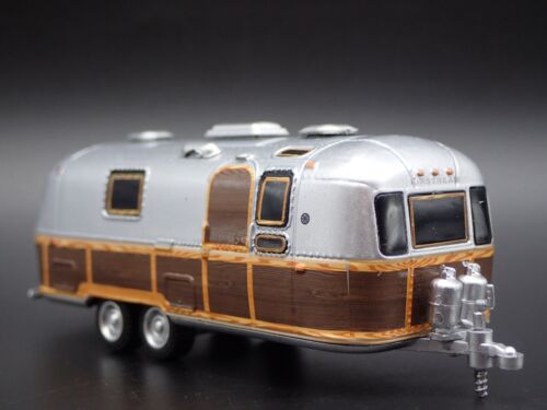1972 AIRSTREAM LAND YACHT DOUBLE AXLE TRAILER CAMPER  1:64 DIORAMA DIECAST MODEL - Picture 1 of 7