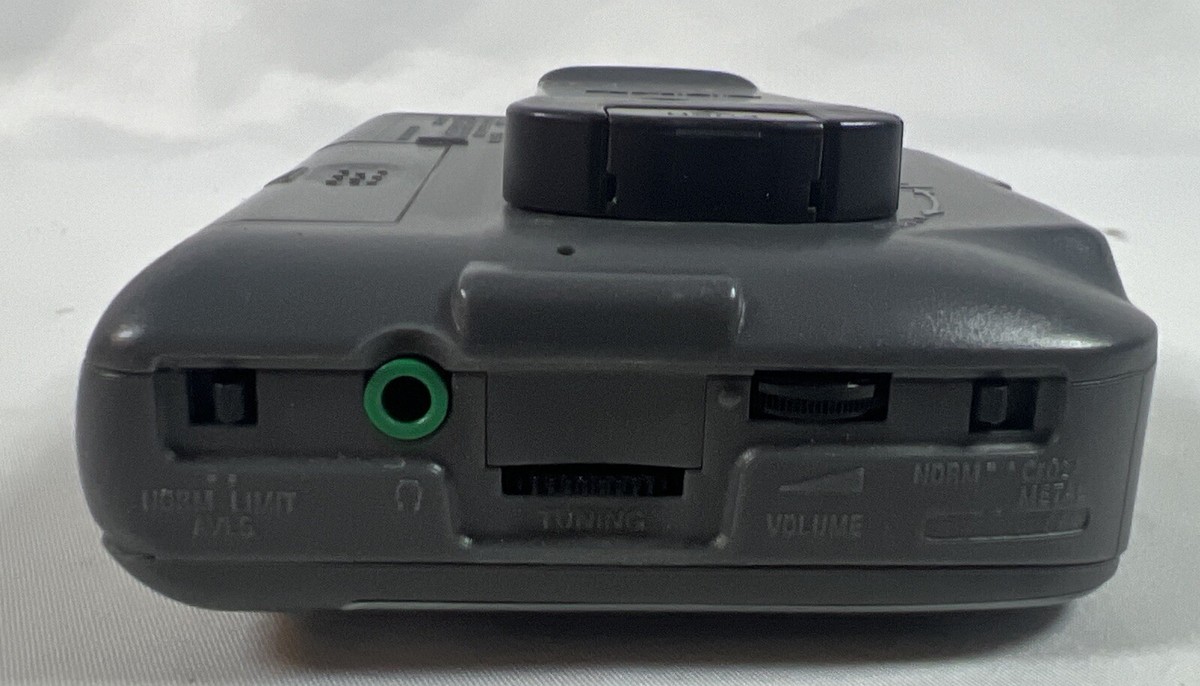 Sony Walkman WM-FX323 AM/FM Radio Cassette Tape Player Auto