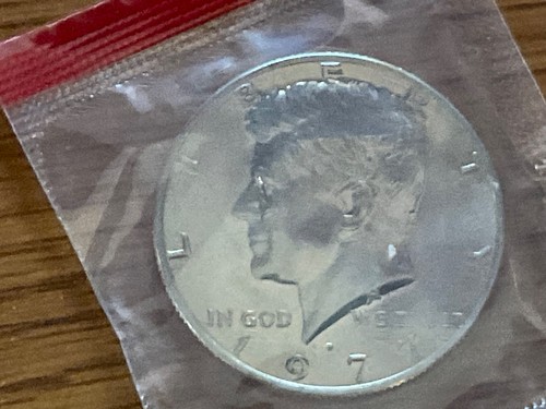 1977 P&D BU Uncirculated Kennedy Half Dollars in Original Mint Cello - Picture 3 of 4