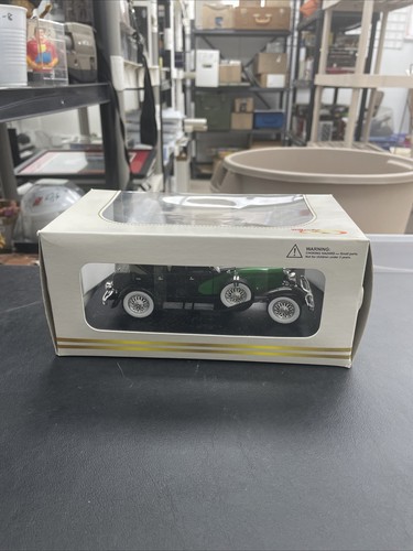 1934 Duesenberg, Black & Green 1:32 Scale - SIGNATURE MODELS NIB - Picture 3 of 6