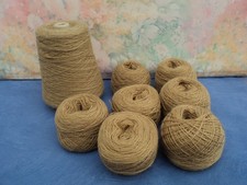 1 bobine de 560 gr. + 7  pelotes de 50 gr. laine fine à tricoter