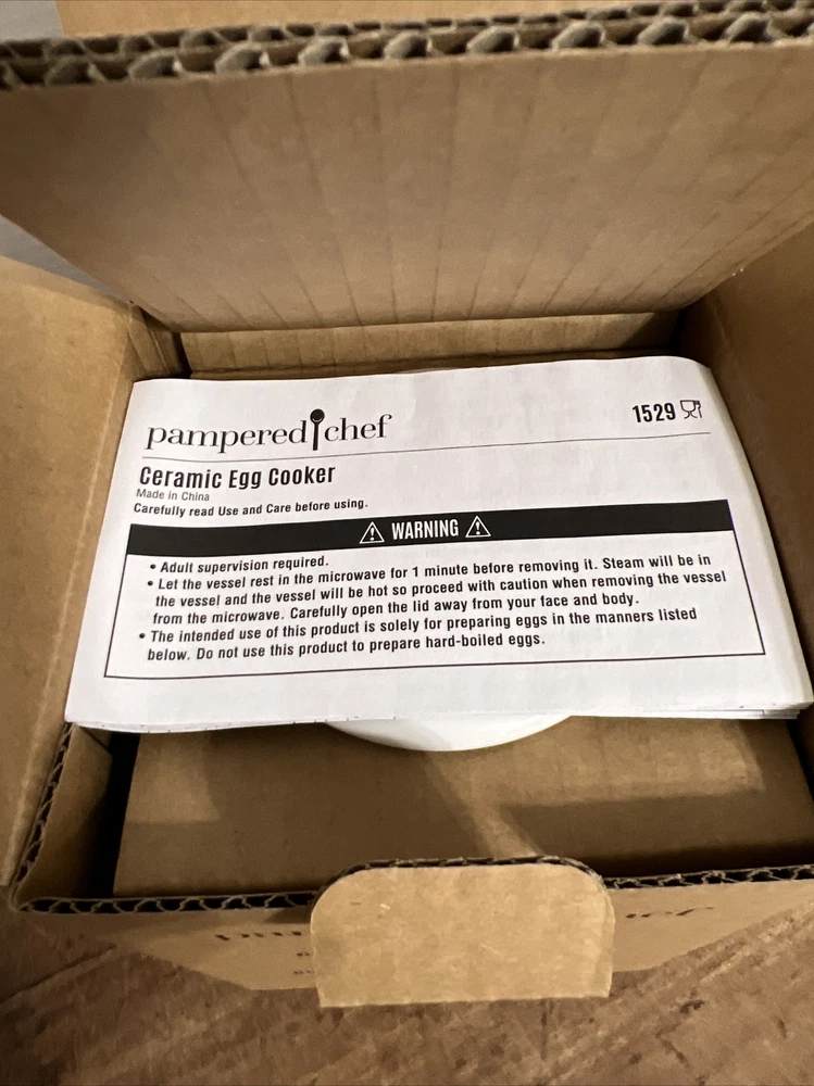 Pampered Chef Ceramic Egg Cooker 1529 White Microwave Cooking Kitchen Gadget