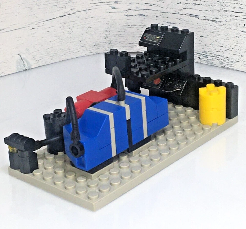 Vintage Mega Bloks Pro Builder Sea Wolf submarine #9775: Propulsion Control - Image 2 of 4