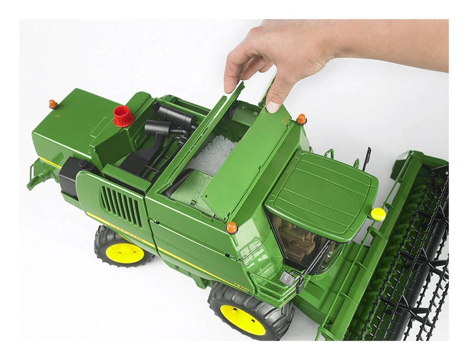 Bruder Mietitrebbia Gigante scala 1:16 JOHN DEERE 02132 - Immagine 4 di 4