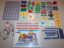 huge lot of Electronic Snap Circuits parts & pieces + Instruction Manuals Elenco