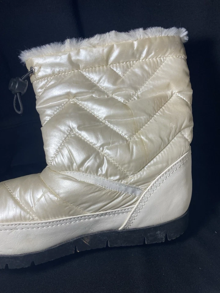 Botas de piel Madden Girl fondo de goma negro talla 9. Súper lindo bien cuidado Foto 3 de 4