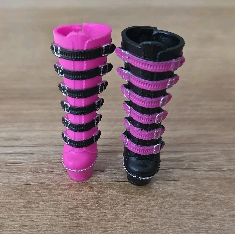 LOL OMG Muñeca Zapatos Botas Solo Rosa Negro Metal Chick Hebilla Zapatos Repuesto Foto 3 de 4