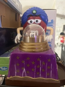 RED M&M'S FORTUNE TELLER FIGURINE COLLECTIBLE ADVERTISING PURPLE BASE