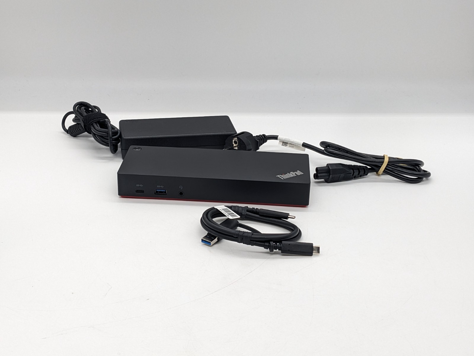 Lenovo ThinkPad Hybrid USB-C with USB-A Dock docking station 135W DUD9011D1 READ