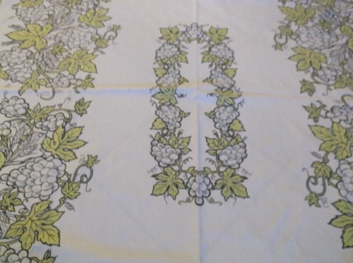 Vintage Grape Cluster Tablecloth 49x64 - Picture 8 of 9