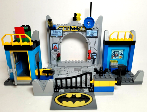 Lego Juniors Batman: Defend the Batcave 