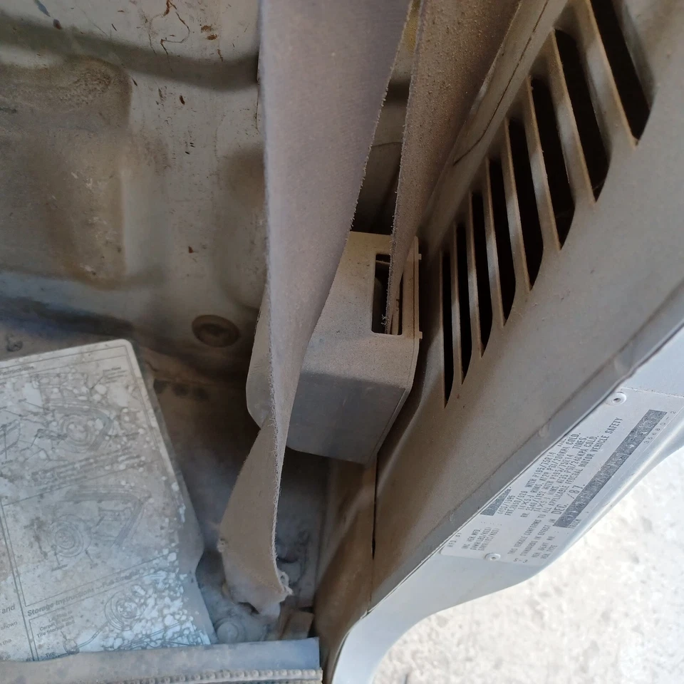 88 Toyota pickup regular cab Left Seat Belt retractor gray over shoulder - Image 4 of 4