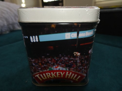 RYAN HOWARD TURKEY HILL COLLECTIBLE BANK & BASEBALL PHILLIES GREAT NIB - Picture 4 of 5