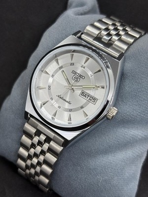 Vintage Seiko 5 Automatic Day/Date Men's Wrist Watch
