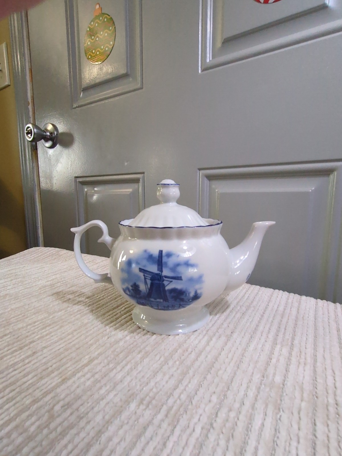 Delft Blauw Blue Windmill Holland Handdecorated Tea Pot Rose Decoration 