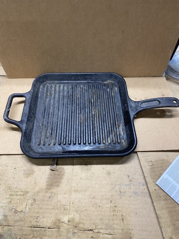 Lodge USA P12SGR 12" Square Cast Iron Griddle Skillet Grill Pan 