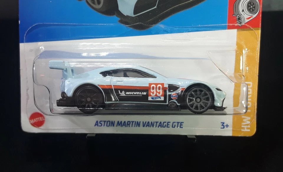 Hot Wheels Error Gulf Aston Martin Vantage GTE Negro Rueda Trasera 2023 Estuche E Foto 3 de 4