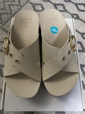 Women  s Reef Sandals Size 6