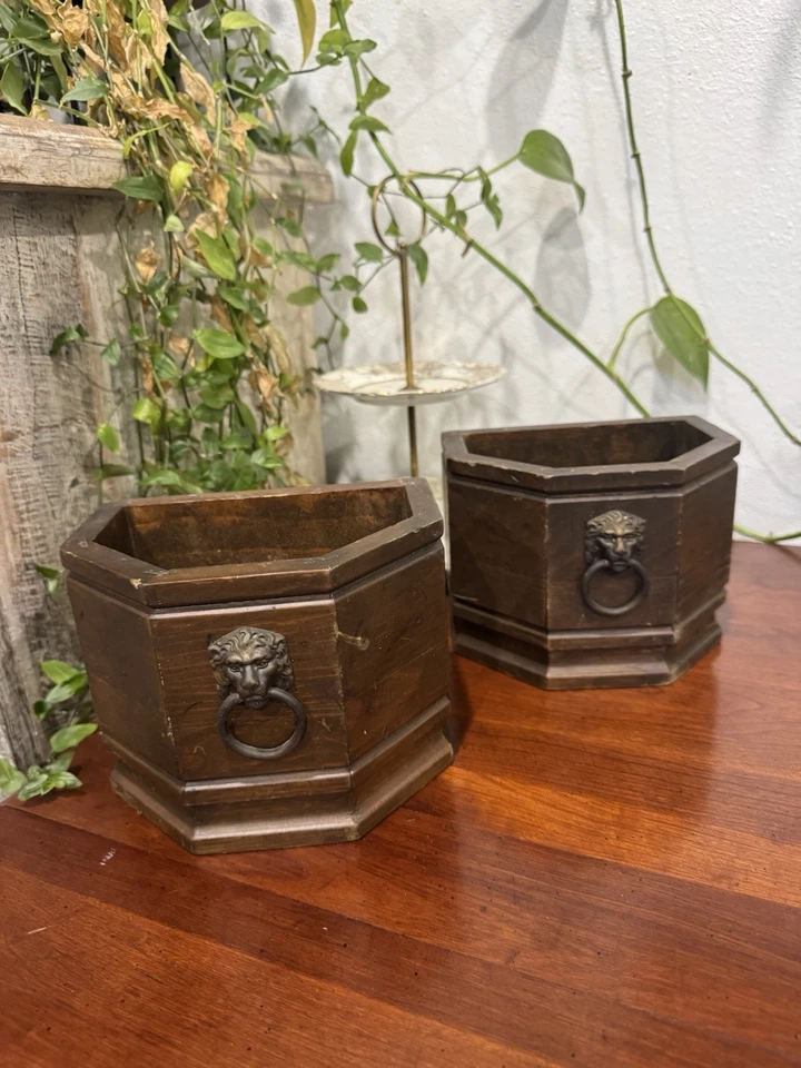 2 jardineras eduardianas vintage del siglo XIX con incrustaciones de caoba con 2 leones de latón Fai Foto 2 de 2