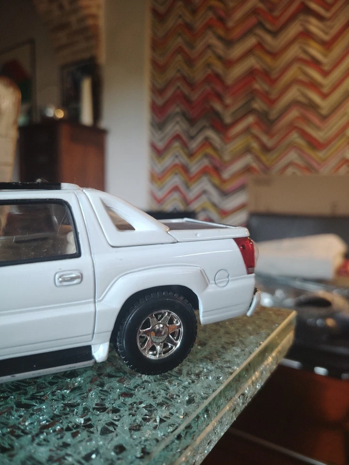 WELLY - 1:24 - CADILLAC - ESCALADE EXT PICK- 2002-20 Cm - Immagine 2 di 4