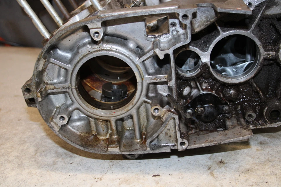 1974 Suzuki GT250 ENGINE MOTOR BOTTOM END CRANKCASE CRANK CASES BLOCK 2867.ZS - Изображение 2 из 4