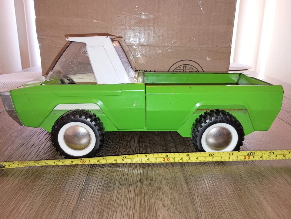 Grúa Buddy L vintage de acero prensado de 14” 2.500 de ancho ovalada verde Foto 2 de 4