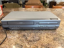 Magnavox mwd2205 DVD VCR Combo VHS Player with box and A/V Cables 