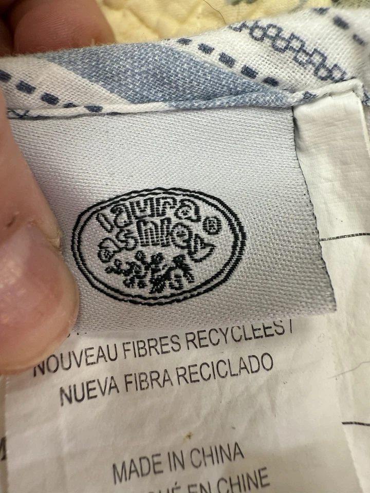 Yellow and blue floral quilted blanket #cottagecoreSize full reversible. - Image 2 of 4