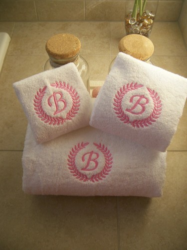 Besticktes personalisiertes Badetuch-Set mit Lorbeerkranz und Briefmonogramm - Bild 7 von 12