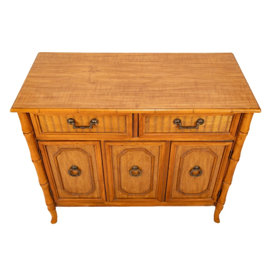 Palm Beach Regency Chinoiserie Imitación Bambú Credenza por Broyhill Circa Años 60 Foto 2 de 4