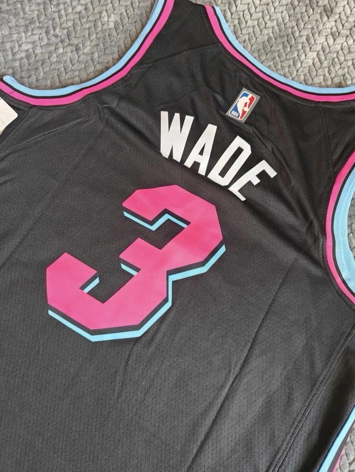 Camiseta Miami Heat Dwayne Wade para hombre talla grande negra y rosa #3 Foto 2 de 4