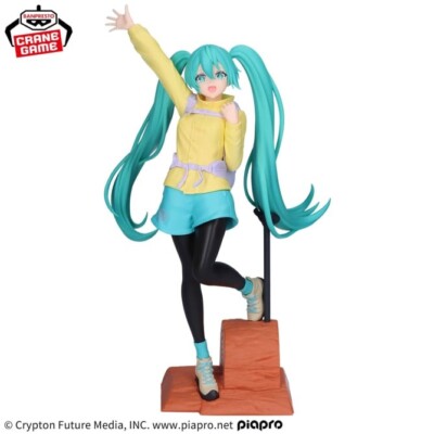 BANPRESTO Hatsune Miku Holiday Memories Figure Mountain Climbing