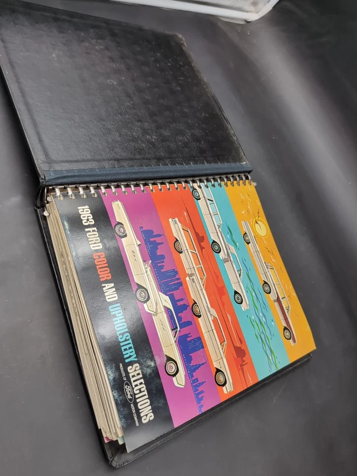 Ford Galaxy XL 1963 Fairlane Thunderbird color tapicería distribuidor álbum libro  Foto 3 de 4