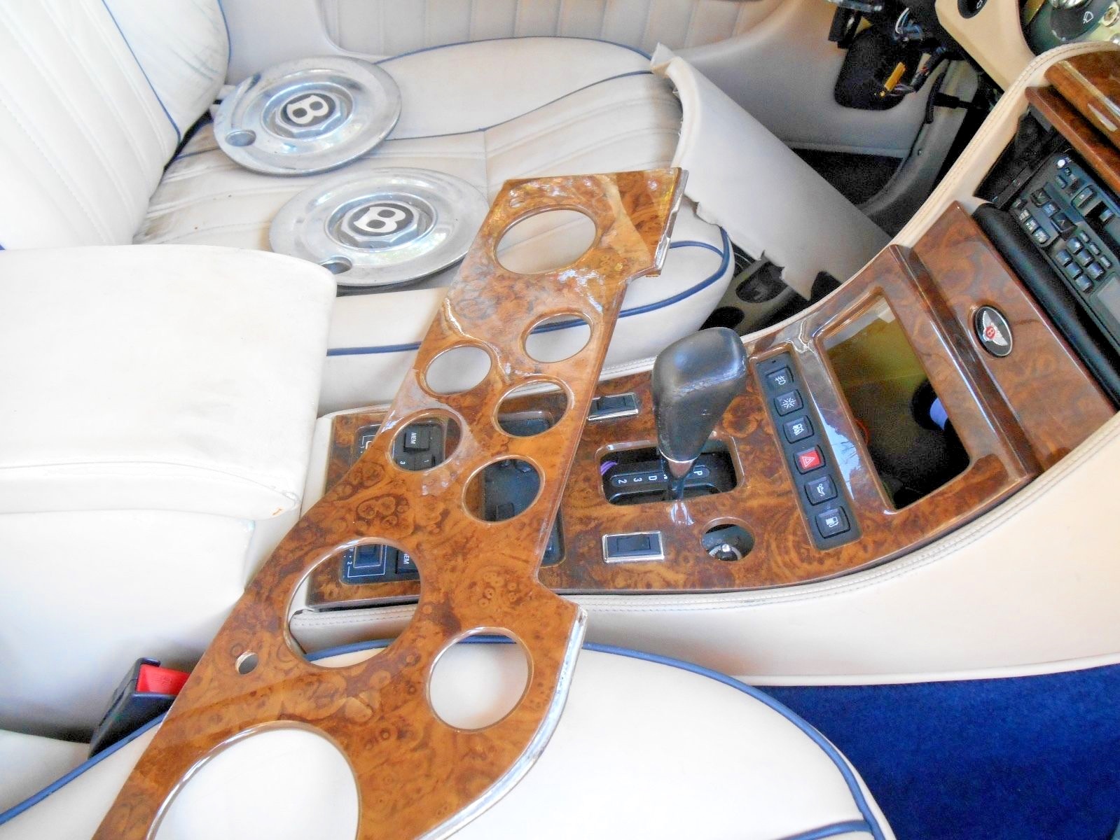 ROLLS ROYCE SPIRIT SPUR WASHER BOTTLE BENTLEY. THE WORLDS LARGEST USED INVENTORY