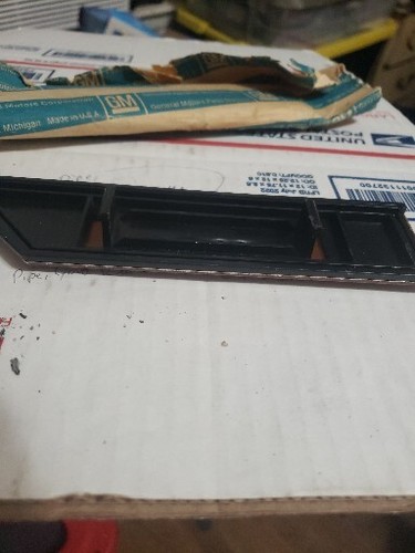 NOS OEM GM 20043626 Buick LeSabre Woodgrain Interior Door Trim 1972 Damaged - Picture 4 of 9