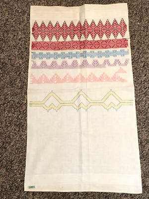 Vintage Geometric Designs Fairfax LInen Runner 32'' x 18'' Ivory Red Blue Yellow