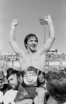 Ray Mancini Celebrates Winning Against Ernesto Espana 3 Old Boxing Photo