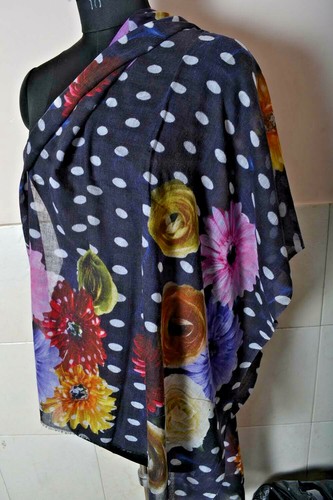"Through Ring of Finger" Printed Pashmina Scarf. Wonder of Kashmir Handmade Wrap - Picture 2 of 8