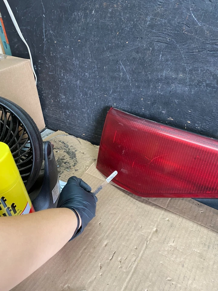 1997-2000 Mitsubishi Montero Sport Tailgate Center Tail Light Panel r7846 DG - Image 4 of 4