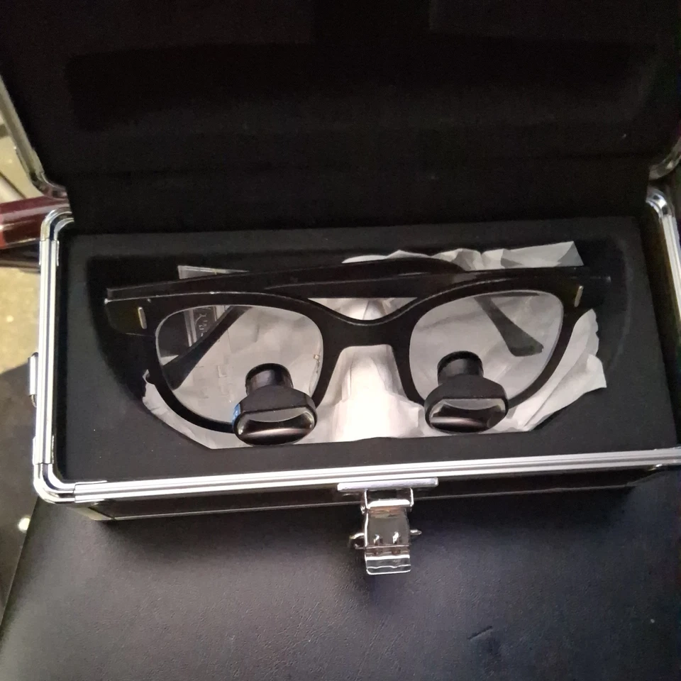 Diseños De Colección para Telescopios Quirúrgicos de Visión Lupas Gafas con Estuche Raro Dental MD - Imagen 4 de 4