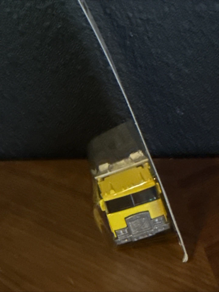 Hot Wheels Vintage Ramp Truck 24 HR Towing White Yellow 187.  1991 - Image 3 of 4