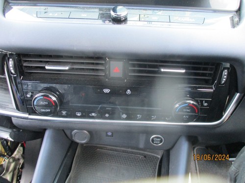 NISSAN QASHQAI J12 MK3 2023 HEATER AC CLIMATE CONTROL & HEATED SEAT SWITCH PANEL - Picture 5 of 9