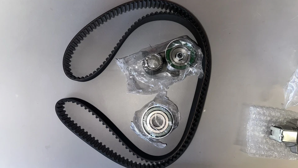 Kit de correa de distribución del motor con bomba de agua, tensor Dayco WP286K1B (Acura Honda) NUEVO Foto 3 de 4