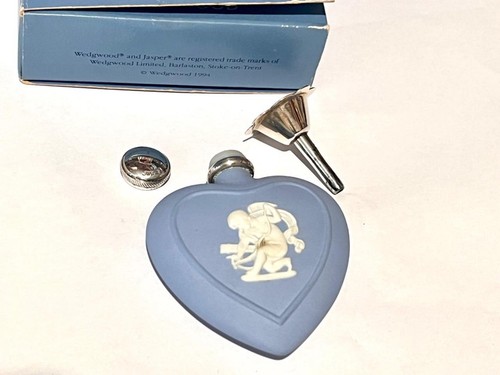 WEDGWOOD JASPER PERFUME BOTTLE STERLING SILVER 925 LID CUPID HEART POTTERY BOXED - Foto 4 di 13